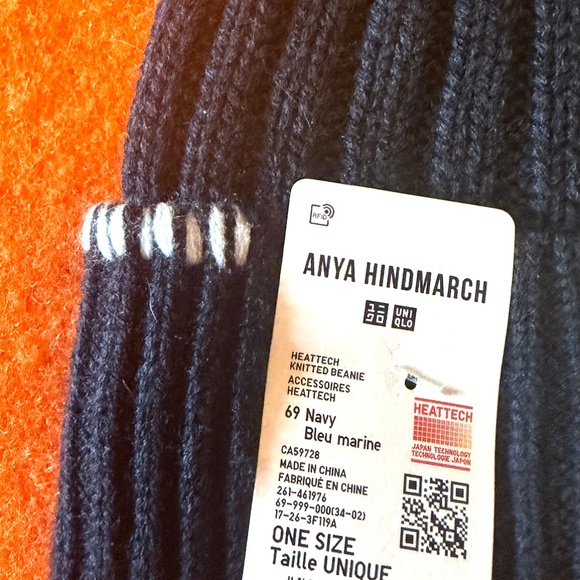 Anya Hindmarch Uniqlo collab navy touch of wool heattech knitted beanie hat NWT - Picture 4 of 10